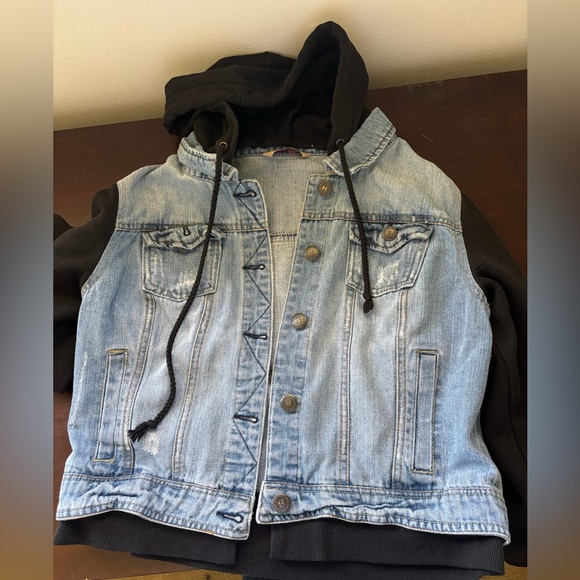 Jean jacket - Picture 2 of 4
